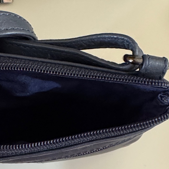 Justified Women’s Navy Leather Crossbody Bag OS NWOT - Picture 13 of 16